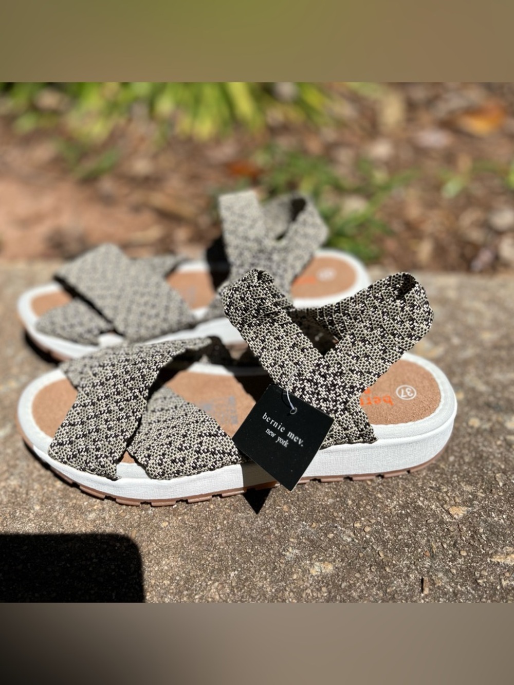 🆕 New bernie mev. Beige Black Summer Crisscross Knit Sandals Size 37